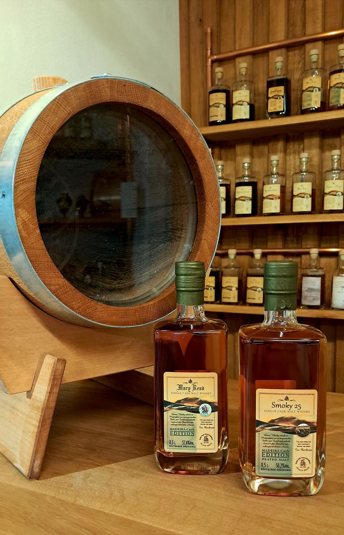 Fass Whiskys Tisch